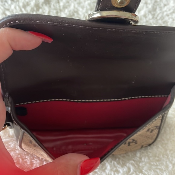 vintage dooney & bourke wristlet - Picture 5 of 5